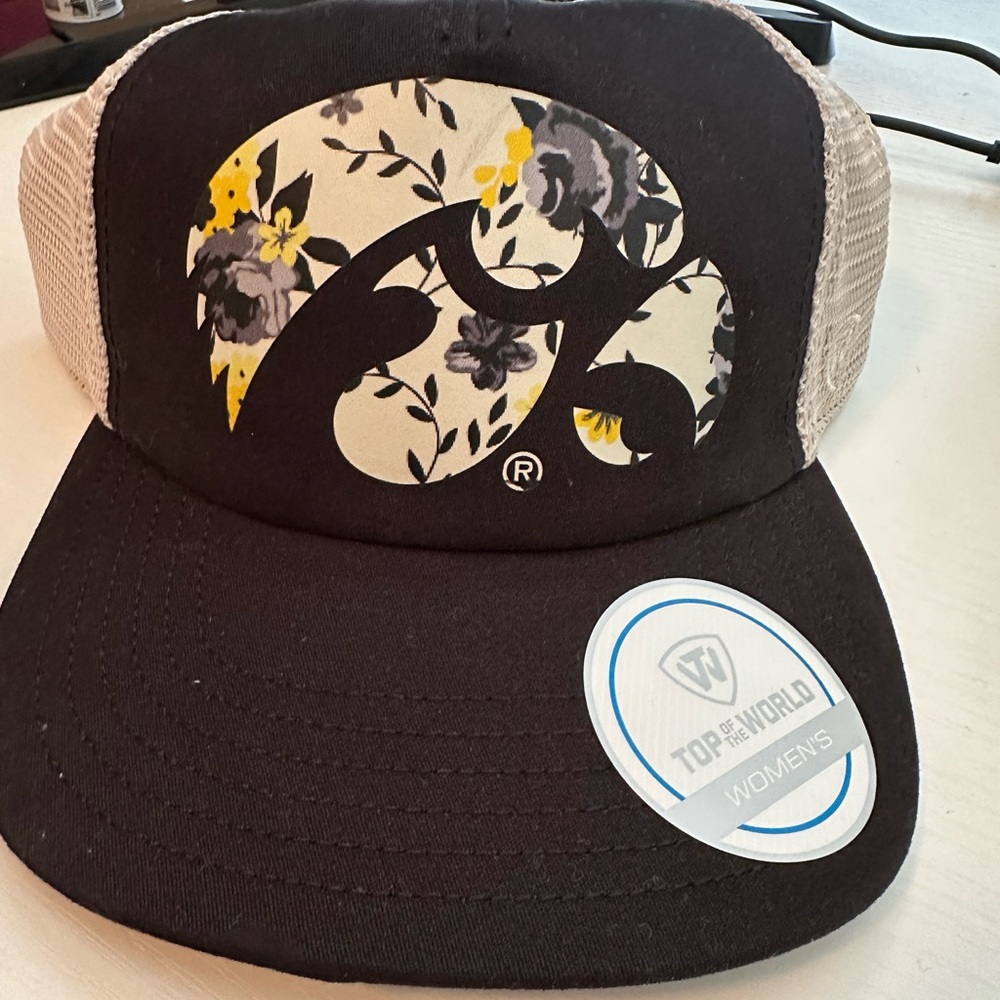 Women’s Iowa Hawkeyes Hat